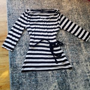 Black and white stripped three quarter lengthed shirt